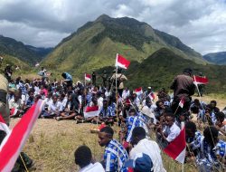 Merah Putih Berkibar di Puncak Jaya