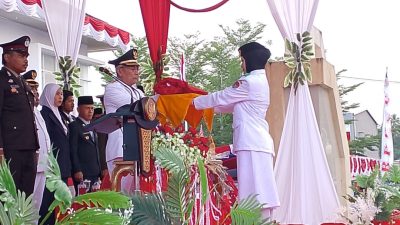Semangat Kemerdekaan Tak Surut Meski Diguyur Hujan, Upacara Penurunan Bendera Berlangsung Khidmat di Banggai Laut