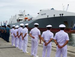 KODAERAL III LEPAS KEBERANGKATAN KAPAL LATIH ANGKATAN LAUT SINGAPURA