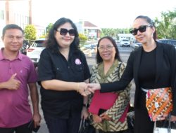 “DAMAI ITU INDAH” LUAR BIASA Nancy Angela Hendriks & Warga Alung Banua Bersama kedua Pihak kuasa Hukum ( SEPAKAT BERDAMAI)