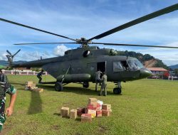 Helikopter TNI AD Kirim Logistik ke Wilayah Taput dan Tapteng