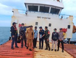 TNI Angkatan Laut Pimpin Pemeriksaan Gabungan KM Polo yang Terdampar di Perairan Pulau Pekajang Lingga