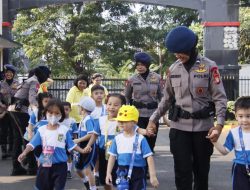 Brimob Polda Metro Jaya Terima Kunjungan Siswa TK, Edukasi Tugas Polisi di Mako Batalyon B Pelopor