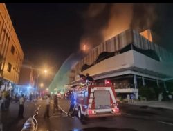 ‎Kebakaran Hebat di Mega Mall Manado, Satu Perempuan Tewas Terjebak Asap