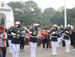 Prajurit Paspampres dan Warga Menari Bersama dalam Serah Terima Kawal Istana