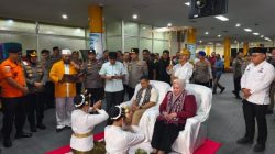 Kapolda Baru Maluku Utara Brigjen Pol Arif Budiman Disambut Adat Joko Kaha di Ternate