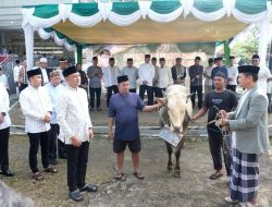 Kapolda Kalbar Hadiri Shalat Idul Adha 1447 H dan Serahkan Hewan Kurban untuk Masyarakat