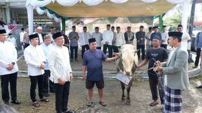 Kapolda Kalbar Hadiri Shalat Idul Adha 1447 H dan Serahkan Hewan Kurban untuk Masyarakat