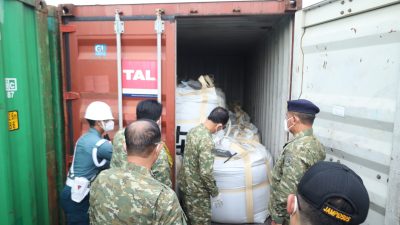 Kasum TNI Tinjau Kapal Penyelundup LTJ dan Radioaktif Ilegal di Batam