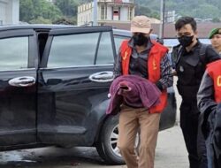 KEJARI BANGGAI LAUT TETAPKAN 3 TERSANGKA DUGAAN KORUPSI BANSOS DI BANGGAI KEPULAUAN