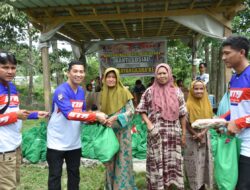 Peduli Masyarakat, Polda Sulteng Bersama BTA Salurkan Bantuan Sosial di Desa Bale