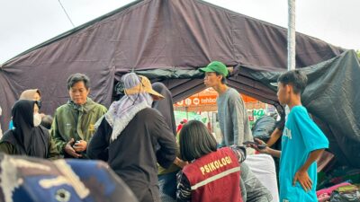 Beri Dukungan Moral Dan Empati, Prajurit Kodaeral III Hadir Di Tengah Korban Kebakaran  Kemayoran