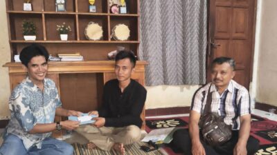 Perhutani KPH Bandung Utara Serahkan Santunan Kematian untuk Mitra Pekerja Hutan Di Cipeundeuy