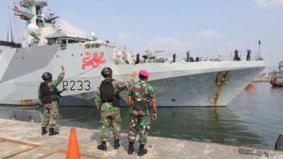 Pererat Hubungan Strategis, Kodaeral III Lepas Keberangkatan Kapal Perang Inggris