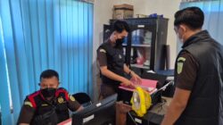 PENGGELEDAHAN DILAKUKAN KEJARI BALUT TERKAIT DUGAAN KORUPSI DI DISDIKBUD BANGKEP