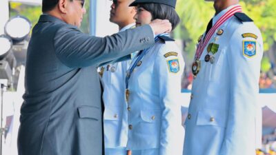 Lantik Lulusan IPDN, Presiden Berpesan untuk Layani Rakyat dan Sederhanakan Birokrasi