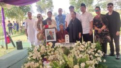 Luhut Binsar Panjaitan dan KASAD Maruli Simanjuntak Kunjungi Alm. Kenan Simanjuntak di Rumah Duka